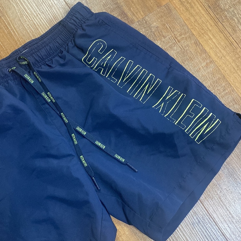 Calvin Klein navy blue & neon yellow swim shorts swim trunks size small